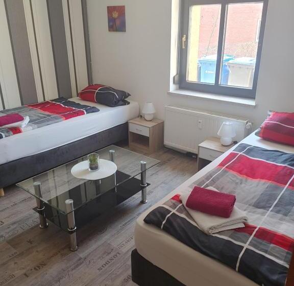 Студия Стандарт, Hostel Schützenbrücke