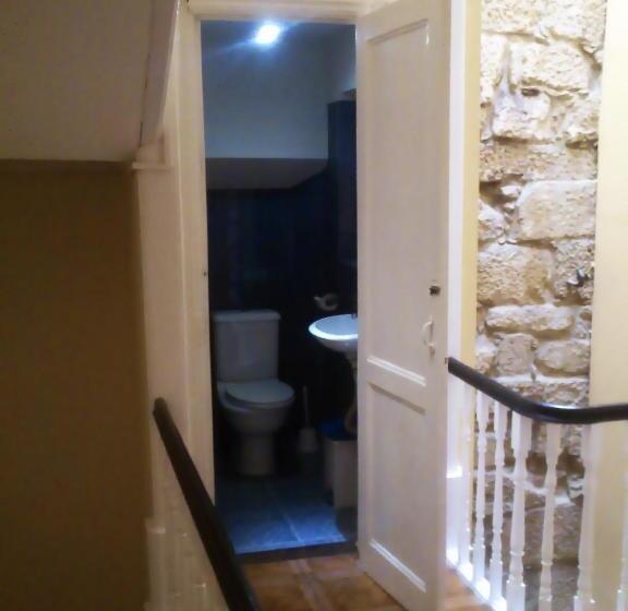 اتاق استاندارد با سرویس بهداشتی مشترک, Duas Nações Guest House