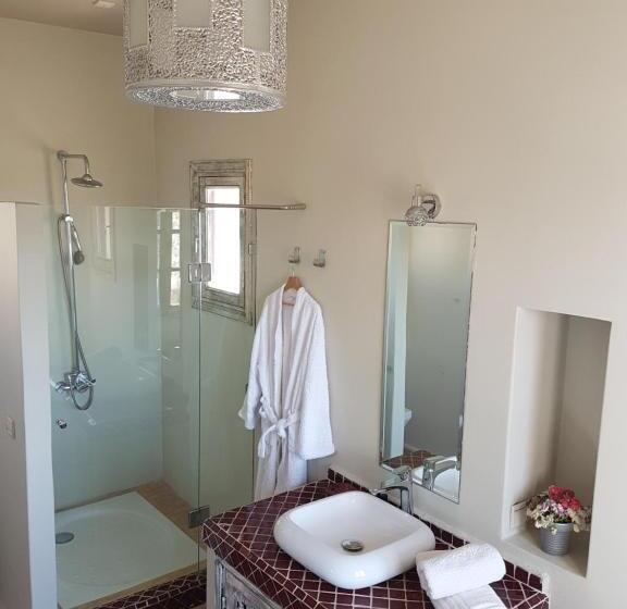 Номер Стандарт с Балконом, Maison D Hôtes, Spa Et Yoga Villa Océane