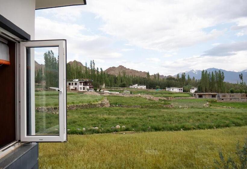 اتاق استاندارد با تخت بزرگ, Angkasa Ladakh Resort