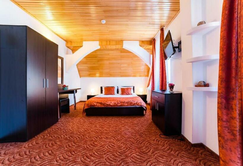 Номер Deluxe с Балконом, Pensiunea Constanta