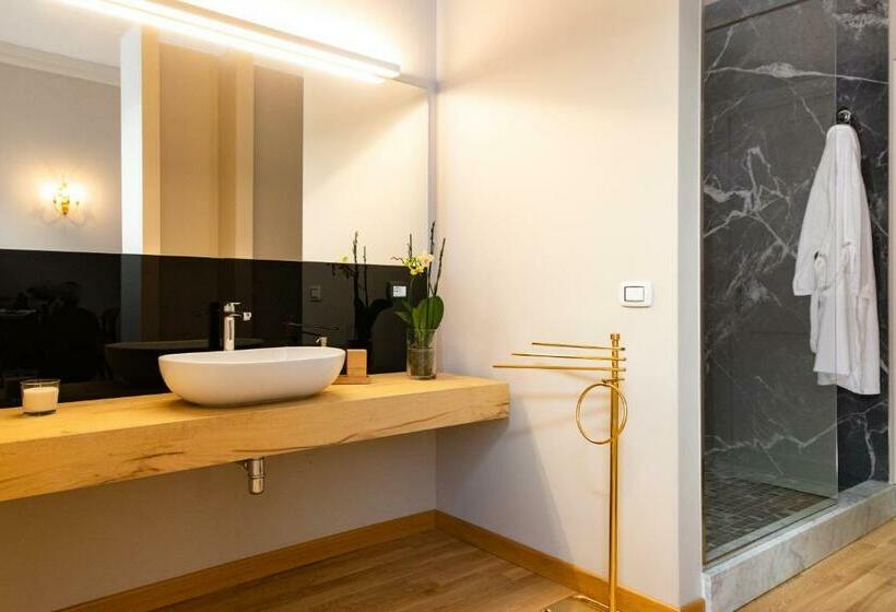 اتاق لوکس چهار تخته, Divisi Suites & Spa