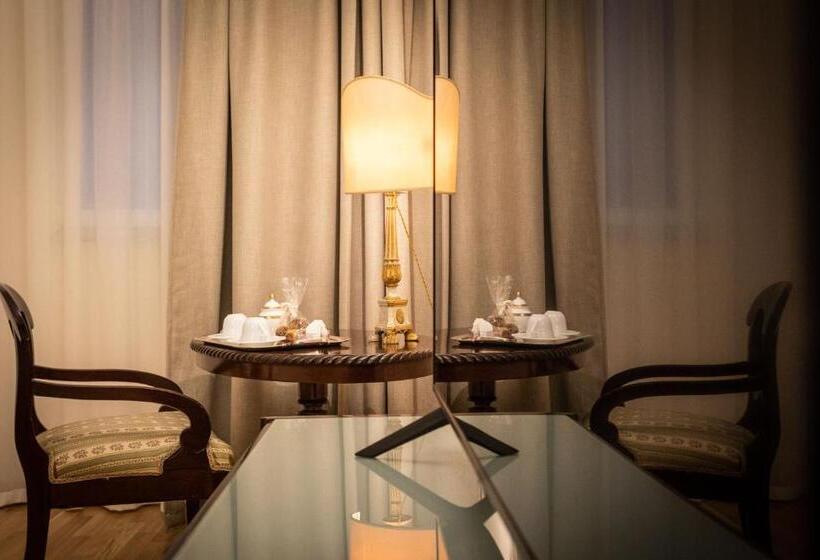 اتاق کلاسیک سه تخته, Divisi Suites & Spa