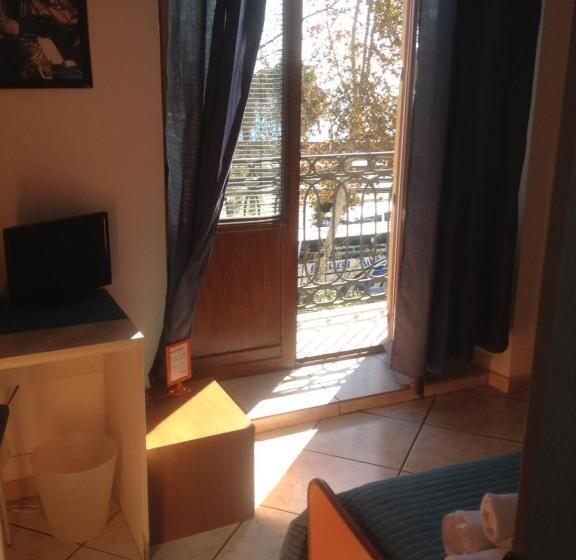 اتاق استاندارد یک نفره با چشم‌انداز دریا, Platamone Rooms