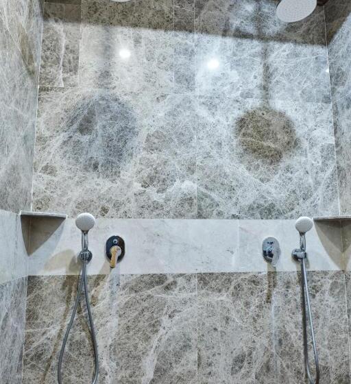 מיטת קינג בסוויטה, Sultan Cave Suites