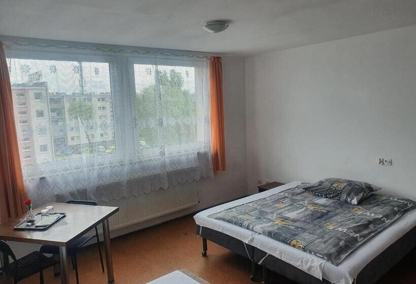 اتاق استاندارد سه تخته با سرویس بهداشتی مشترک, Twój Hostel Bytom