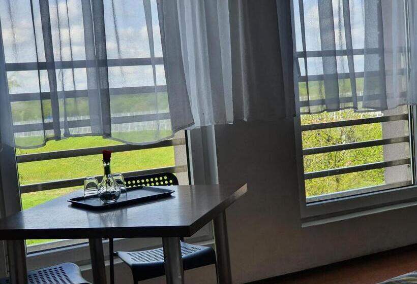 اتاق استاندارد سه تخته با سرویس بهداشتی مشترک, Twój Hostel Bytom