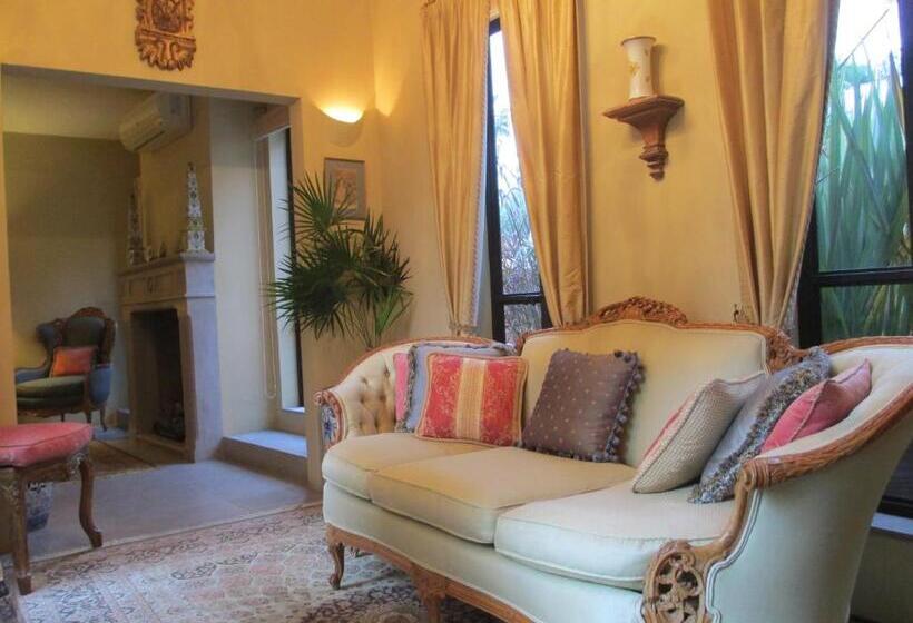 اتاق لوکس با تخت بزرگ, Casa Misha