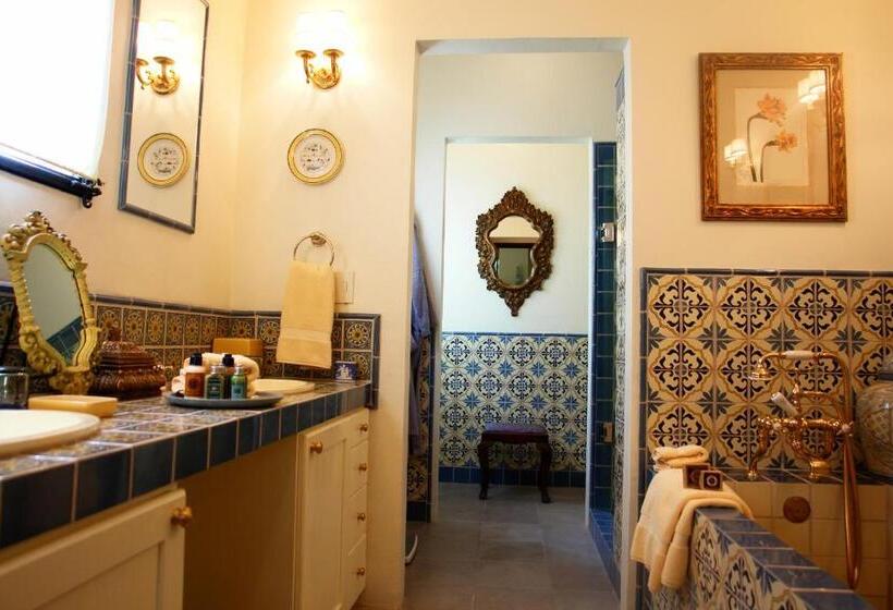 اتاق لوکس با تخت بزرگ, Casa Misha