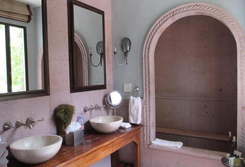 اتاق لوکس با تخت بزرگ, Casa Misha