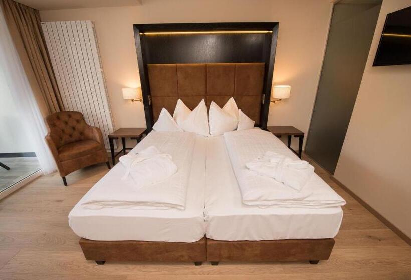 Номер Стандарт с Балконом, Genusshotel Goldene Rose