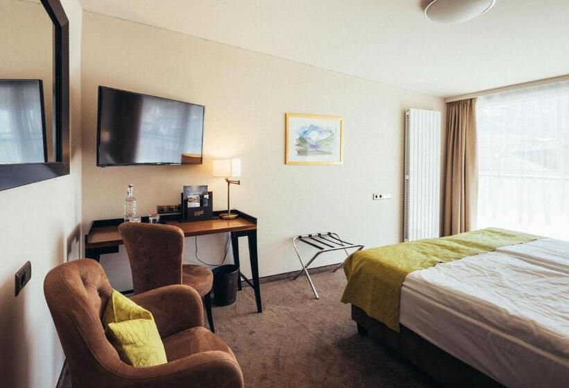 Номер Стандарт с Балконом, Genusshotel Goldene Rose