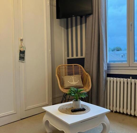 Номер Стандарт, Hôtel De La Côte Fleurie
