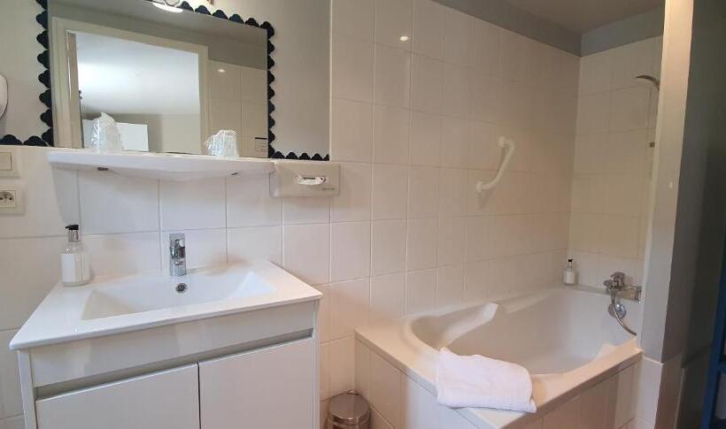 Трехместный Номер Superior, Hôtel De La Côte Fleurie