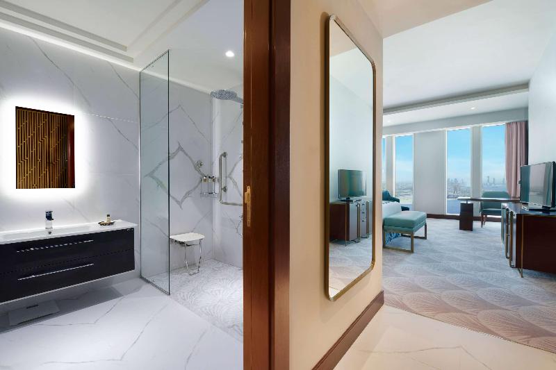 اتاق سوپریور برای معلولان, Wyndham Grand Doha West Bay Beach