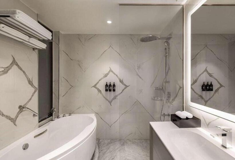 اتاق لوکس با تخت بزرگ, Wyndham Grand Doha West Bay Beach