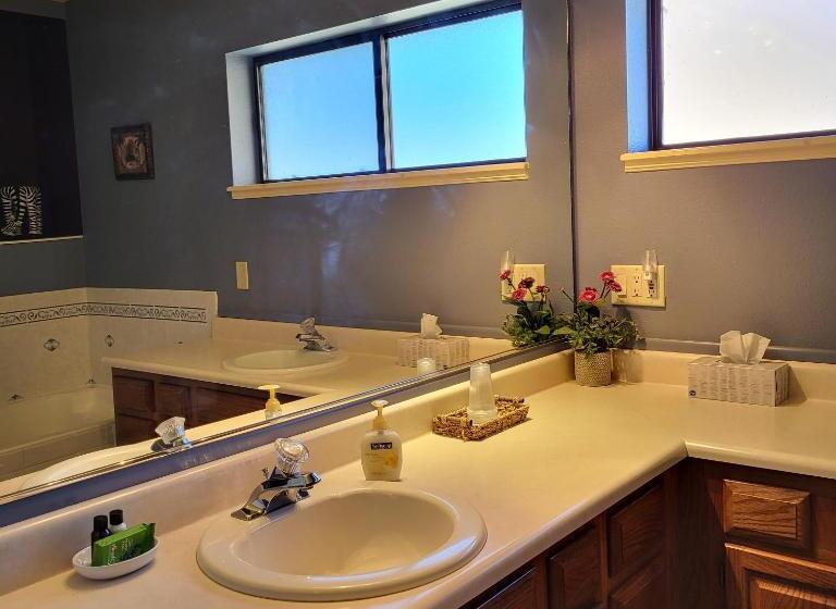 اتاق لوکس چهار تخته, Buffalopeaks Lodge