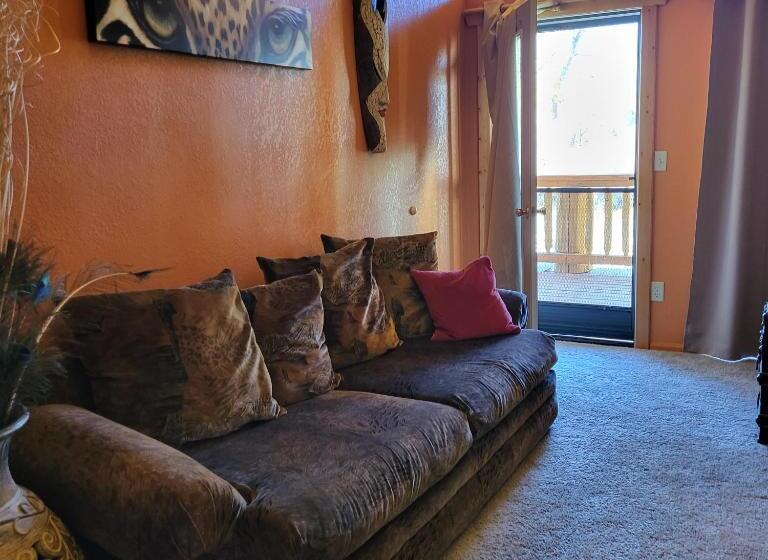 اتاق لوکس چهار تخته, Buffalopeaks Lodge