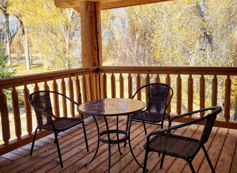 اتاق لوکس چهار تخته, Buffalopeaks Lodge