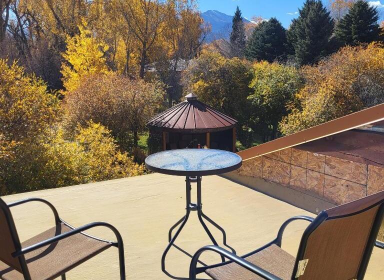 اتاق استاندارد با تراس, Buffalopeaks Lodge
