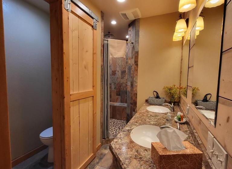اتاق لوکس, Buffalopeaks Lodge