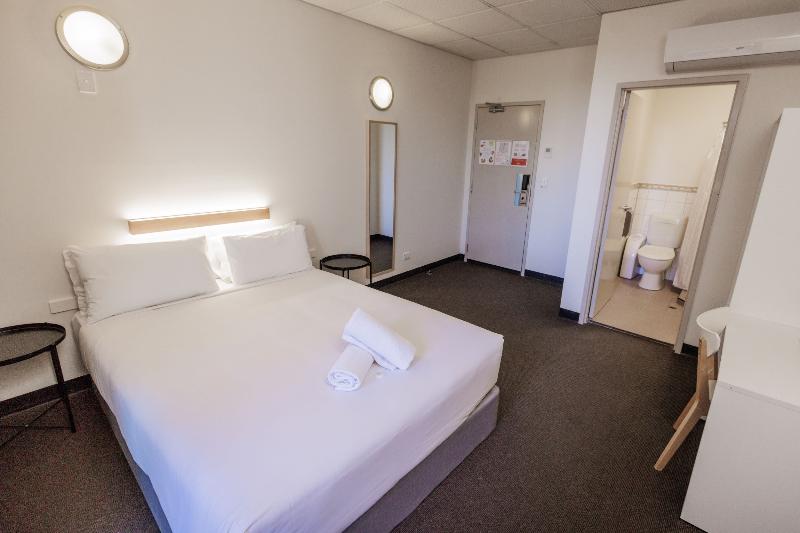 Номер Стандарт, Yha Adelaide Central