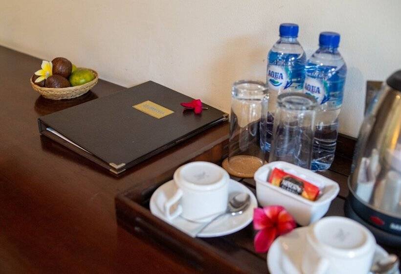 Номер Deluxe Вид на Бассейн, Awatara Boutique Resort Ubud
