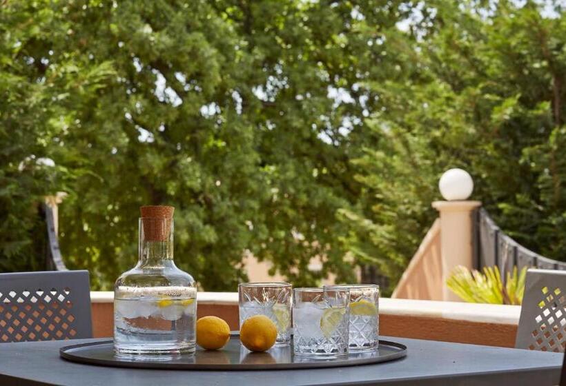 سوئیت سینیور, Lena Mare Boutique