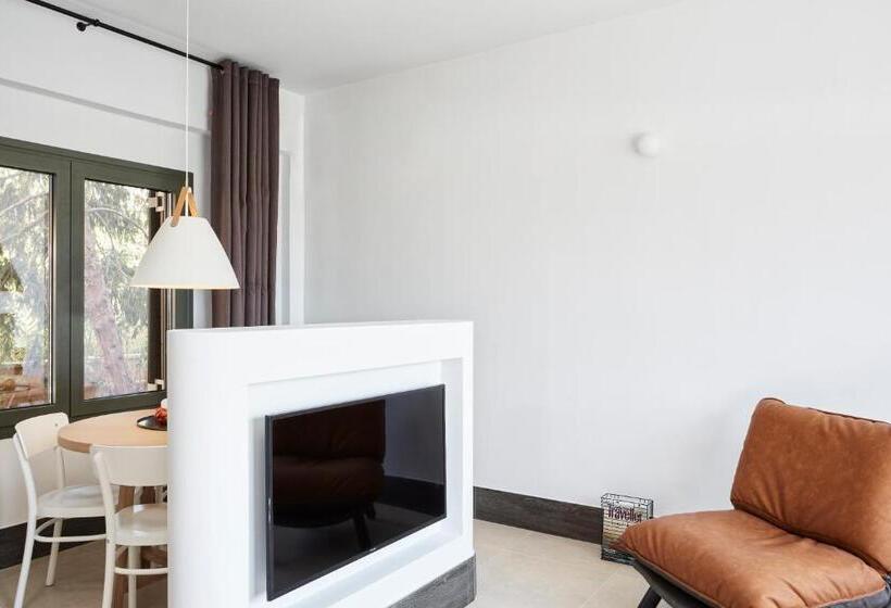 سوئیت سینیور, Lena Mare Boutique