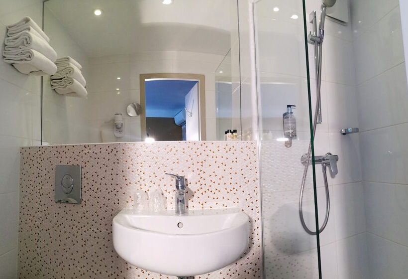 Номер Superior с Балконом, Nyx Hôtel Indépendant
