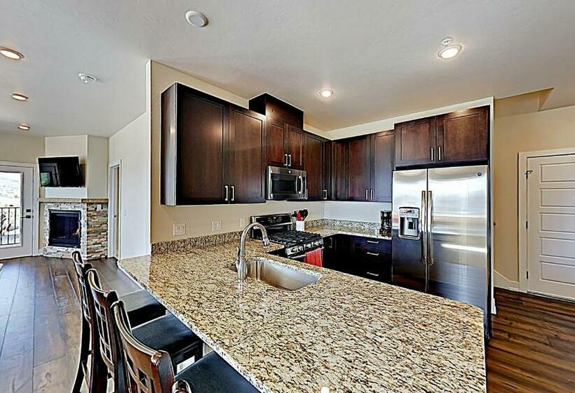 Апартаменты 3 Спальни, La Bonte Townhomes Unit 304