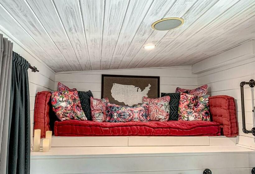 חדר סטודיו סטנדרד, Chimney Rock Tiny Home