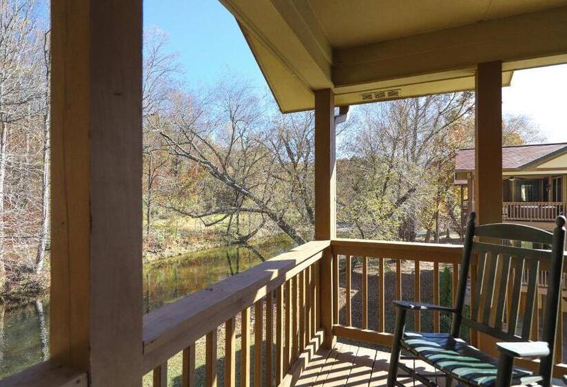 带2个卧室的公寓, The Bears Den