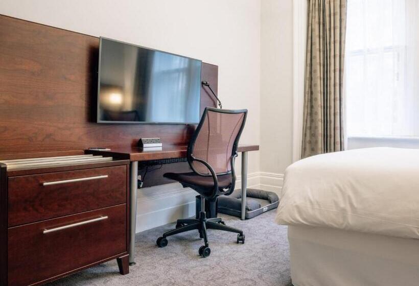 Номер Стандарт, Club Quarters Hotel Trafalgar Square, London
