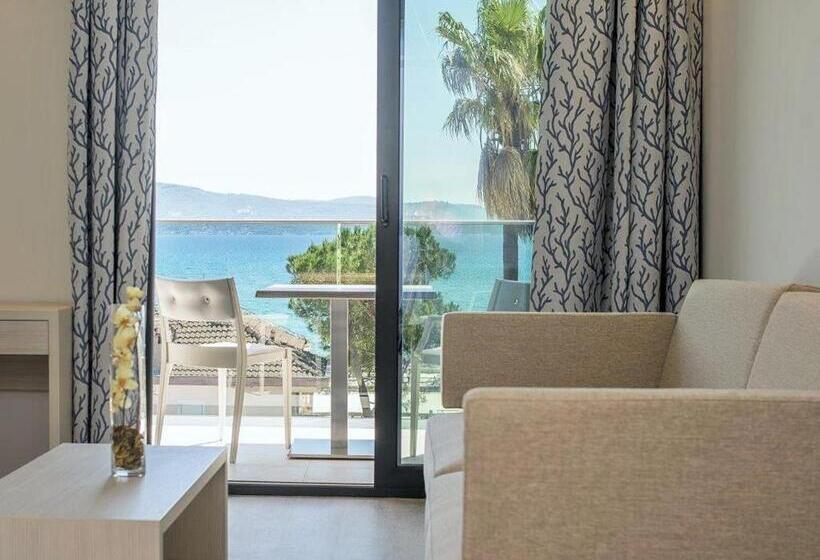 اتاق سوپریور با چشم‌انداز دریا و بالکن, Palmon Bay Hotel & Spa