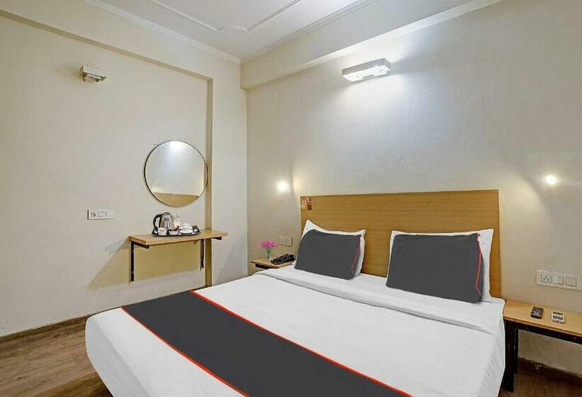 Трехместный Номер Классика, Capital O Mt Corporate Stays Near Iskcon Temple Noida