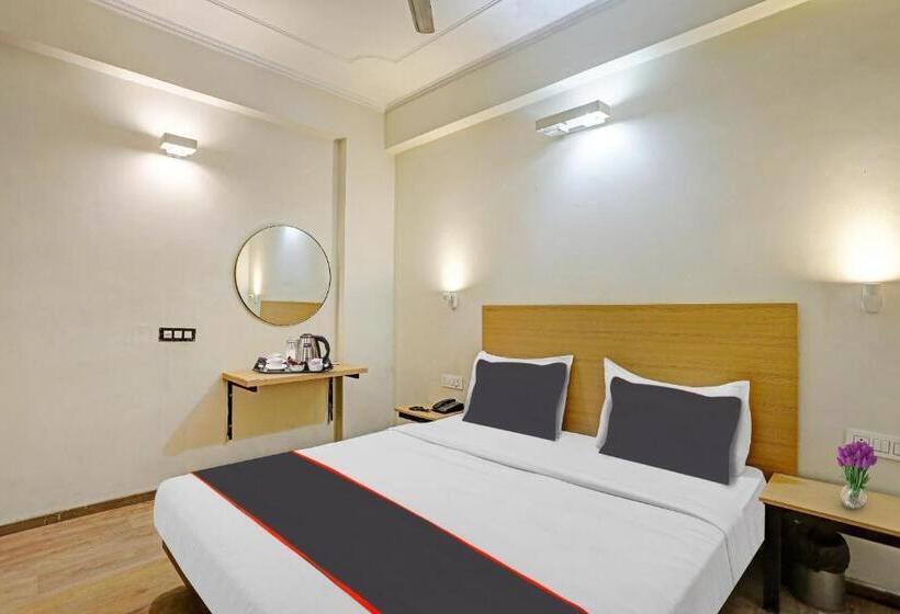 Трехместный Номер Классика, Capital O Mt Corporate Stays Near Iskcon Temple Noida
