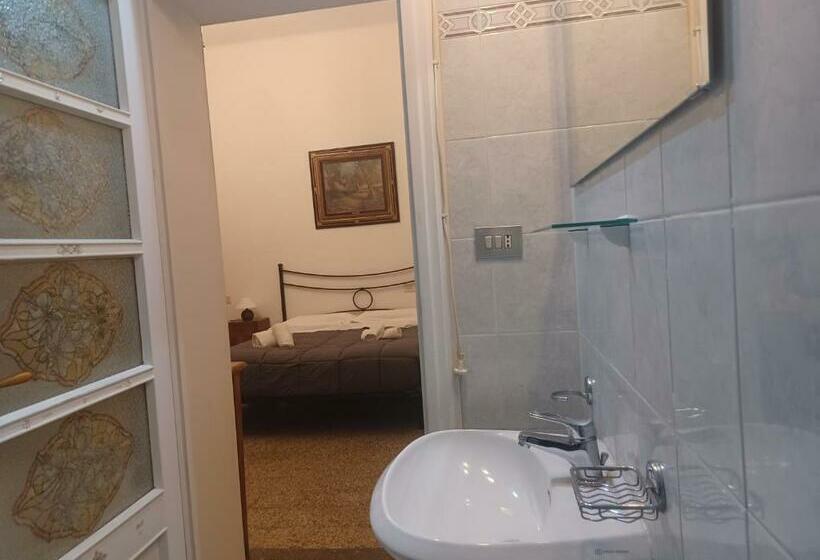 اتاق استاندارد سه نفره, Home Sweet Home 3   Affittacamere Lucca