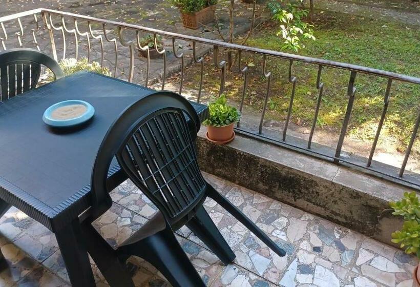 اتاق استاندارد با سرویس بهداشتی مشترک, Home Sweet Home 3   Affittacamere Lucca