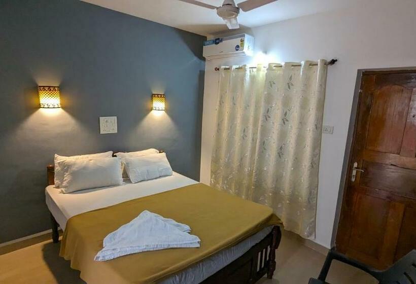 Номер Стандарт Вид на Сад, Santana Guest House