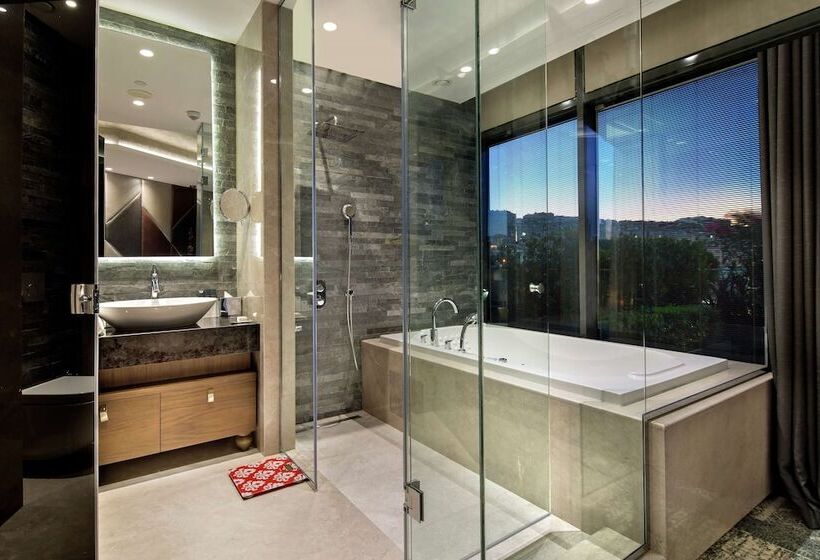 스위트 킹사이즈 침대, Doubletree By Hilton Hotel Istanbul   Piyalepasa