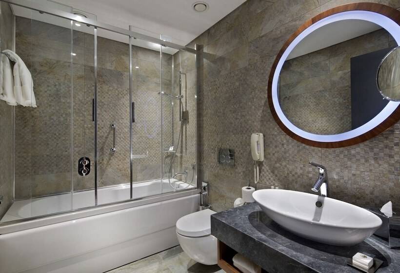 스위트 킹사이즈 침대, Doubletree By Hilton Hotel Istanbul   Piyalepasa