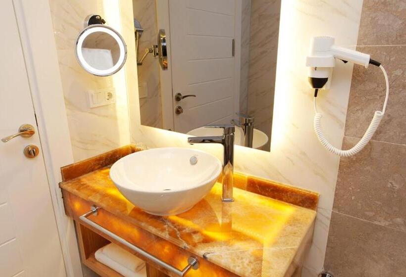 استودیوی استاندارد, Kleopatra Suit