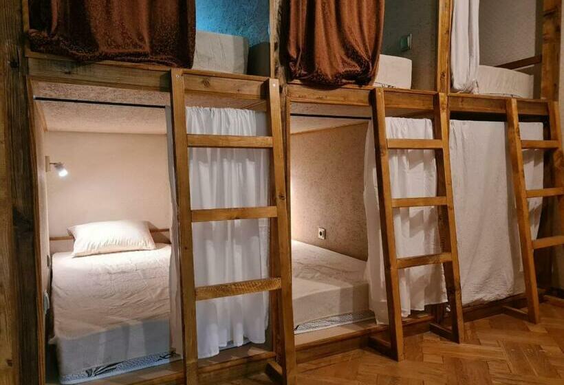 تختخواب در اتاق مشترک, Benevo Hostel