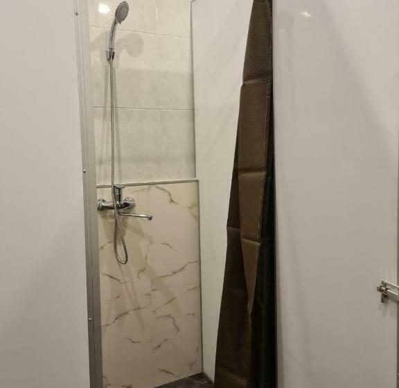 تختخواب در اتاق مشترک, Benevo Hostel