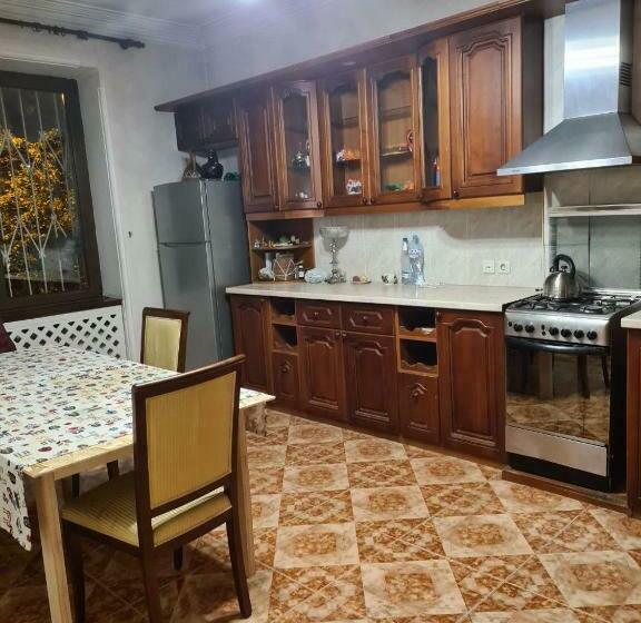 تختخواب در اتاق مشترک, Benevo Hostel