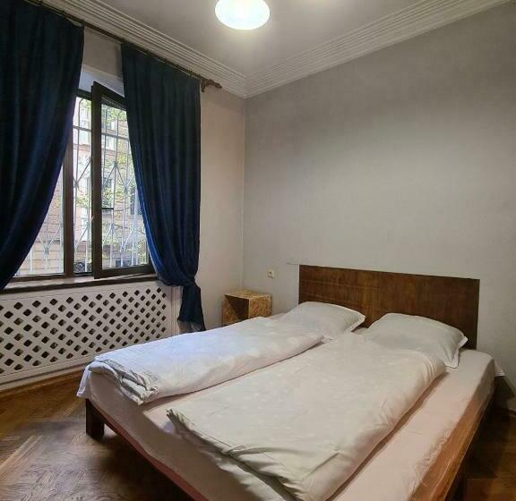اتاق استاندارد, Benevo Hostel