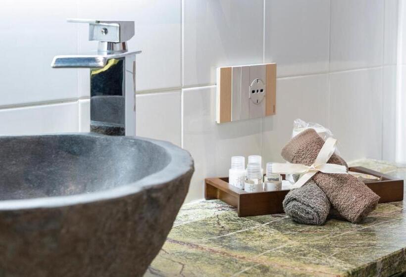 اتاق استاندارد, Varese Suites