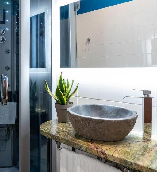 اتاق استاندارد, Varese Suites