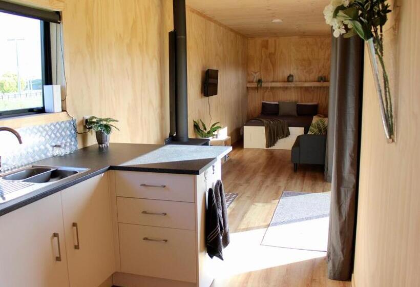 اتاق استاندارد با چشم‌انداز کوهستان, Luxury Container Cabin